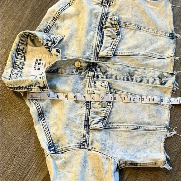 Refuge Denim Acid Wash Cropped Jean Jacket Frayed Hem Y2K 80s Blue Size S - Picture 5 of 6